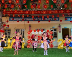 HOẠT ĐỘNG TRẢI NGHIỆM “GÓI BÁNH CHƯNG NGÀY TẾT” CỦA CÁC BÉ TRƯỜNG MẦM NON TÌA DÌNH