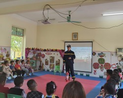 TRẢI NGHIỆM THAM QUAN TRƯỜNG TIỂU HỌC ĐẦY Ý NGHĨA CỦA CÁC BÉ 5 TUỔI TRƯỜNG MẦM NON TÌA DÌNH
